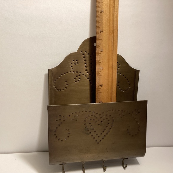 Hand crafted punched brass key / letter holder - Picture 5 of 8